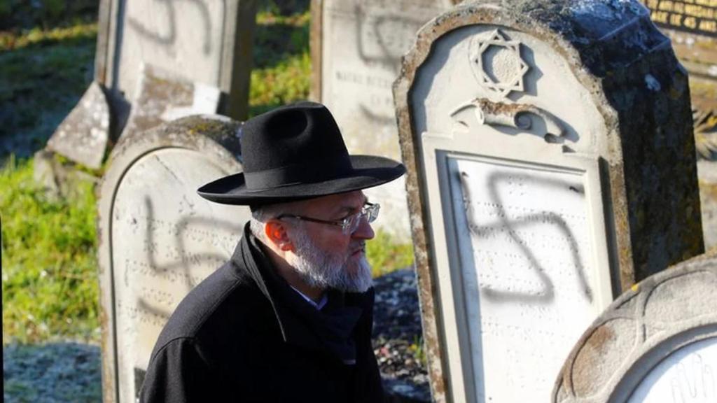 Tumbas profanadas en Estrasburgo en 2019.