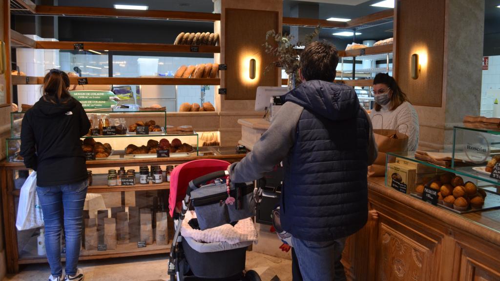 Panem, la panadería en la que se hace el mejor roscón de Reyes de Madrid, no deja de recibir clientes.