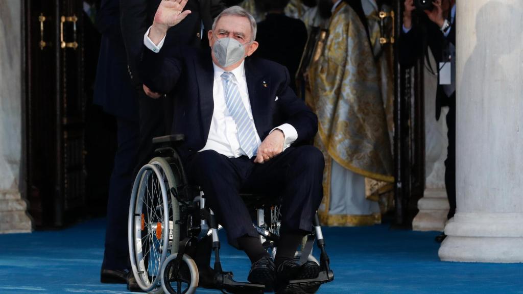 Constantino de Grecia durante la boda de su hijo Philippos con Nina Flohr.
