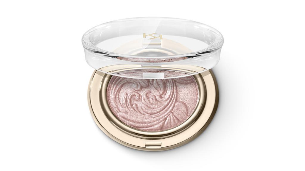 A holiday fable metal fantasy eyeshadow.