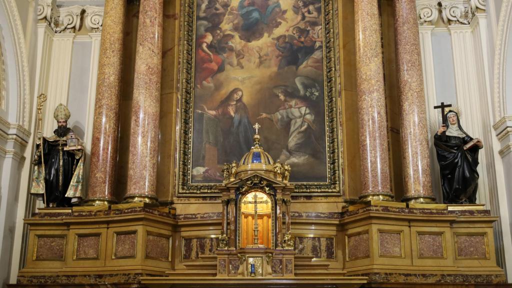 Las dos esculturas, en el retablo de la iglesia del Monasterio de la Encarnación.