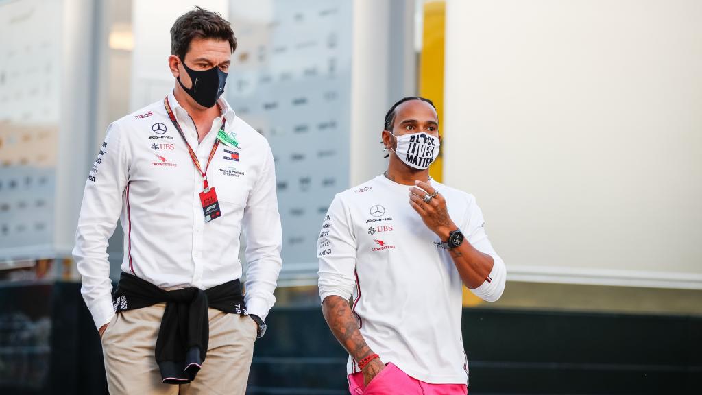 Toto Wolff junto a Lewis Hamilton