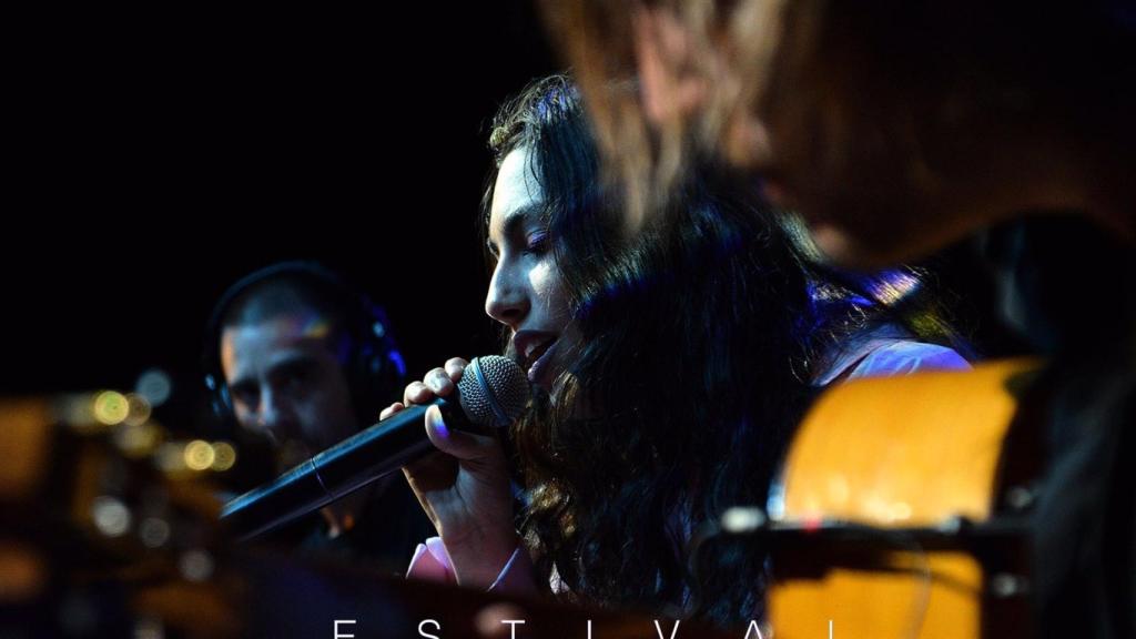 Fotografía de Mario Gómez a María José Llergo.