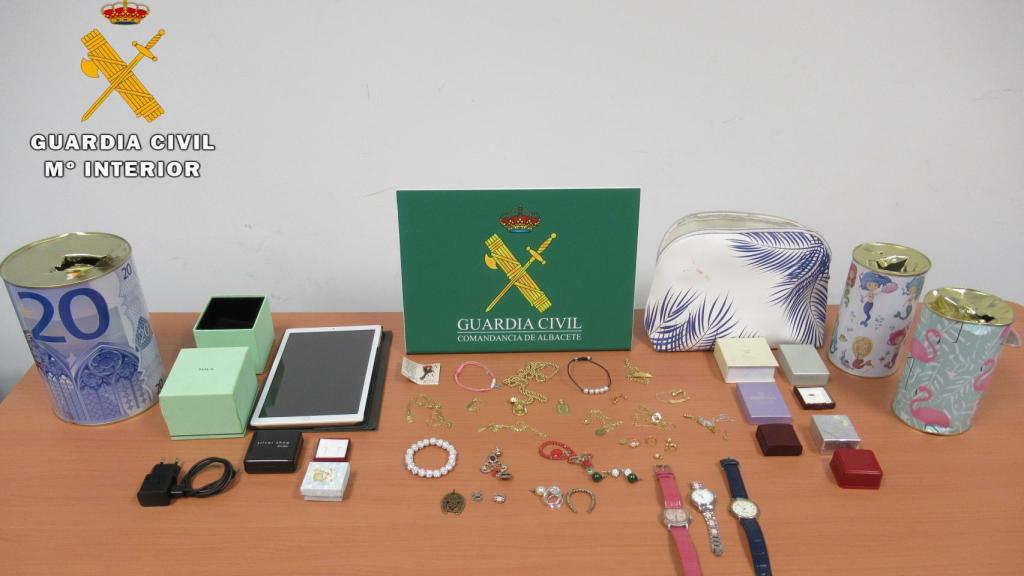 Los objetos robados en una vivienda de Tobarra fueron recuperados por la Guardia Civil.