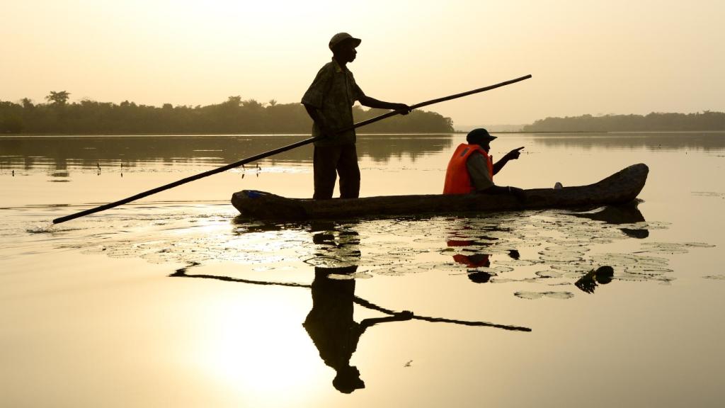 Paseo en kayak en el Orango Parque Hotel.