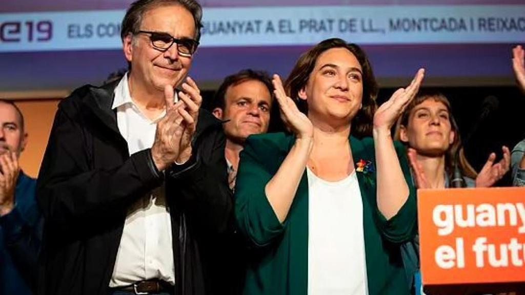 Joan Subirats junto a Ada Colau.