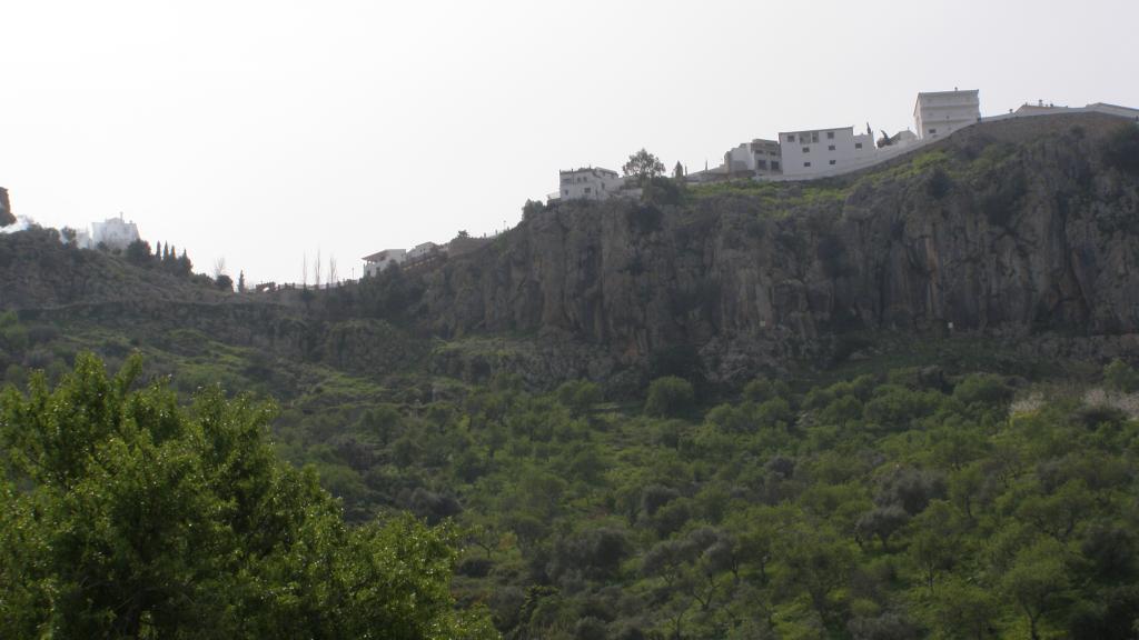 La vía Puerta del Agua está en pleno corazón de Comares.