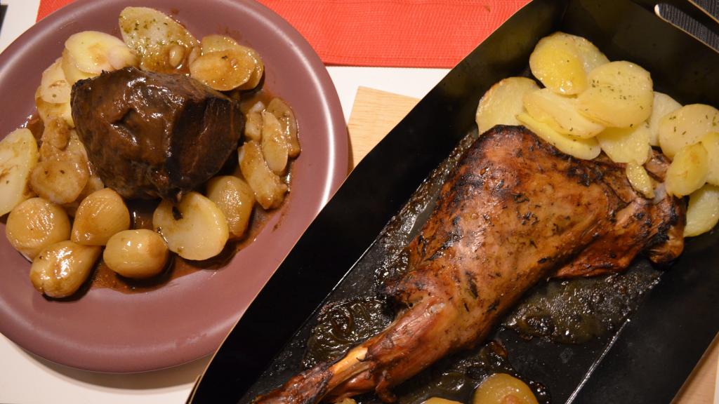 A la izquierda, la carrillada en salsa de vino tinto y, a la derecha, la paletilla de cordero lechal de Mercadona.