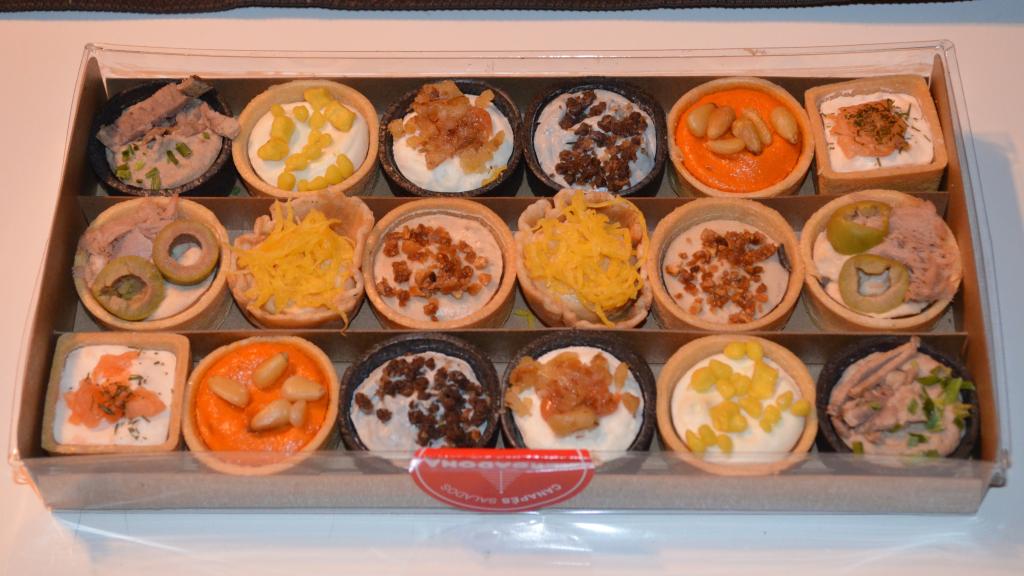La bandeja con 18 canapés de Mercadona.