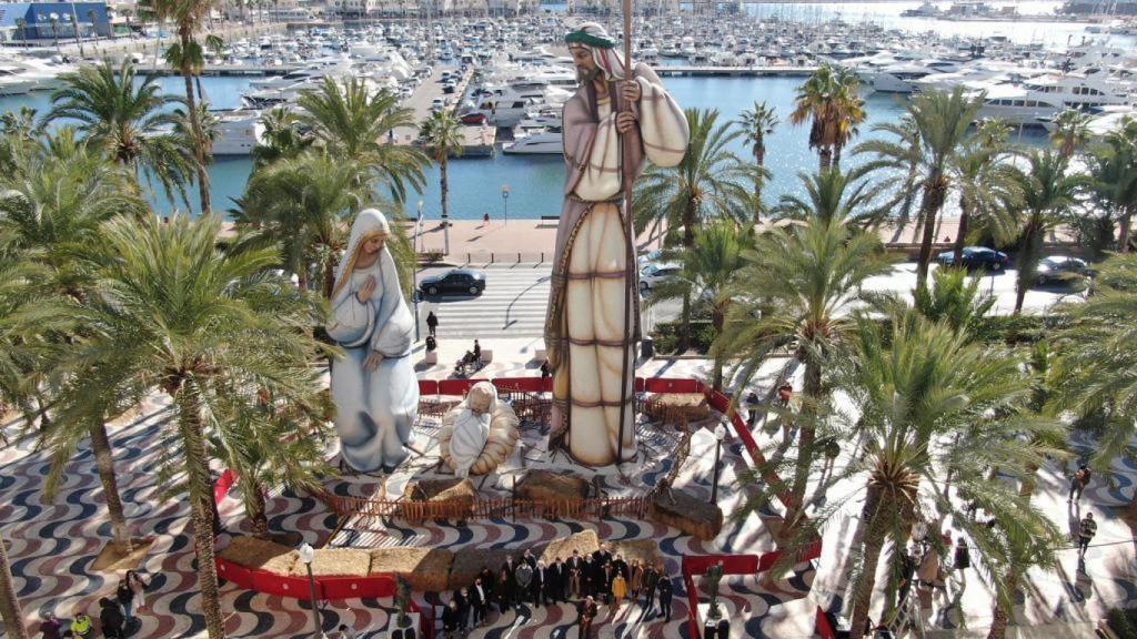 Belén Monumental en la Explanada de Alicante.