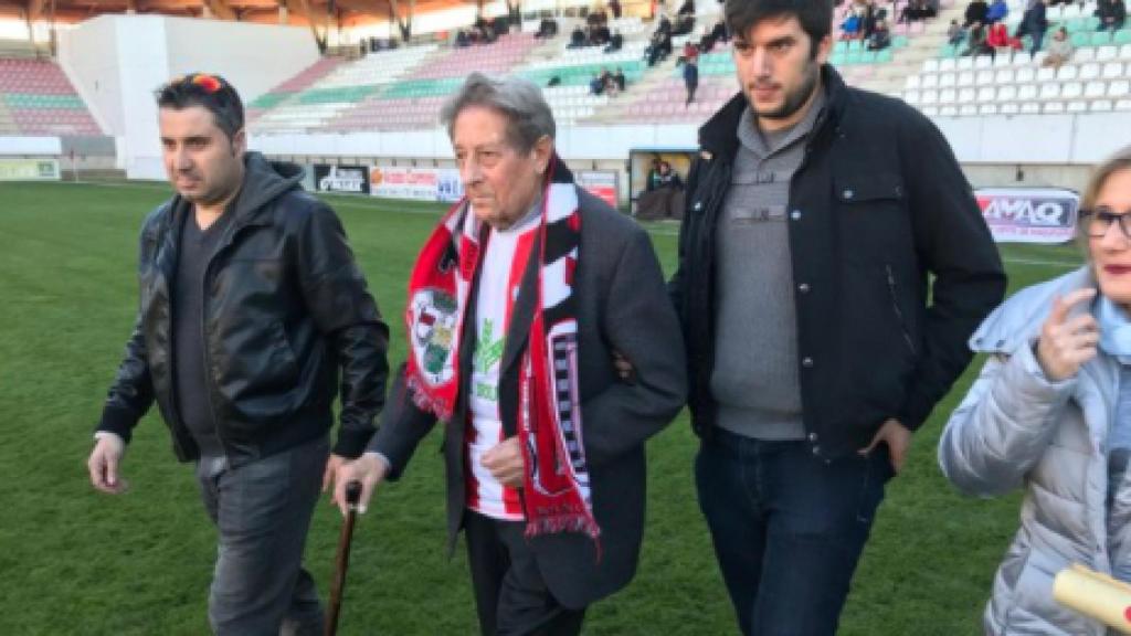 Avelino Andrés durante un saque de honor Foto: Zamora CF