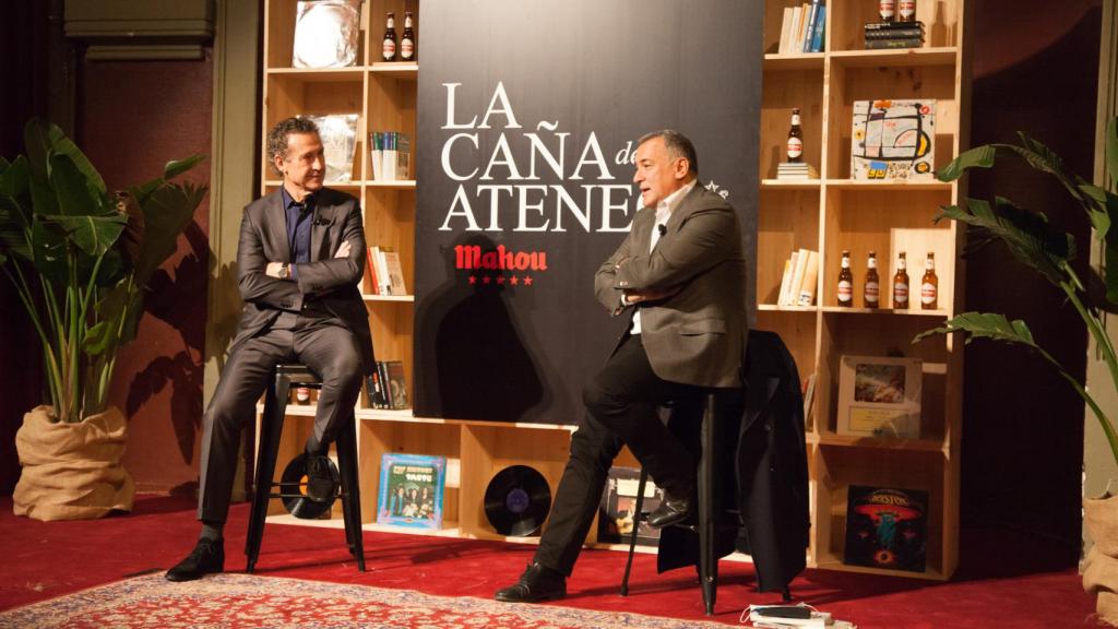 Jorge Valdano y Xabier Fortes en el Ateneo de Madrid.