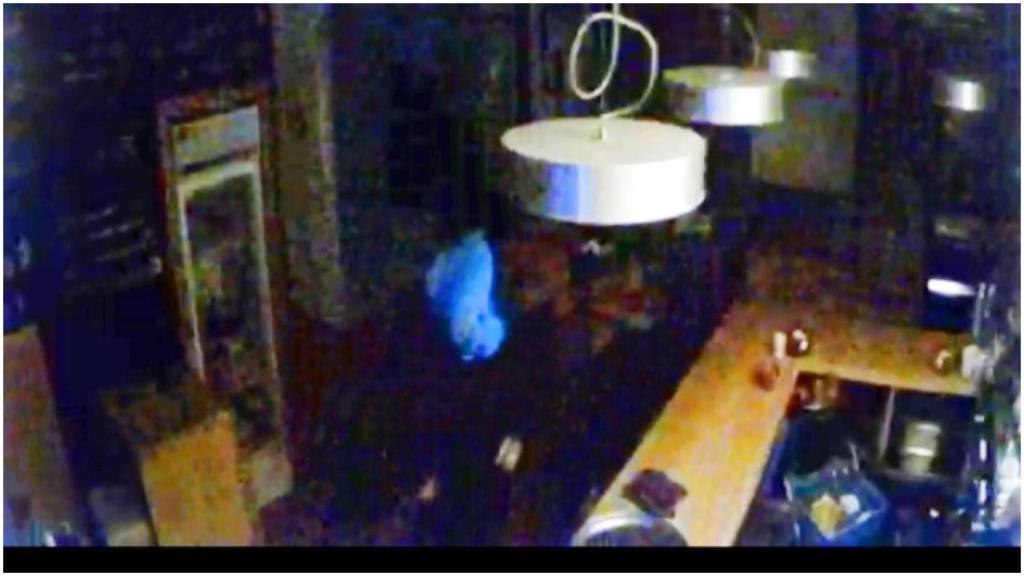 Las imágenes del robo tomadas por las cámaras de seguridad.