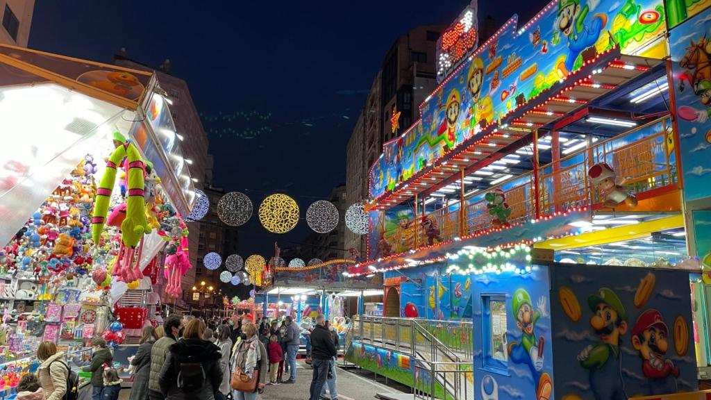 Atracciones montadas en la calle Rosalía de Castro con calle Pontevedra.