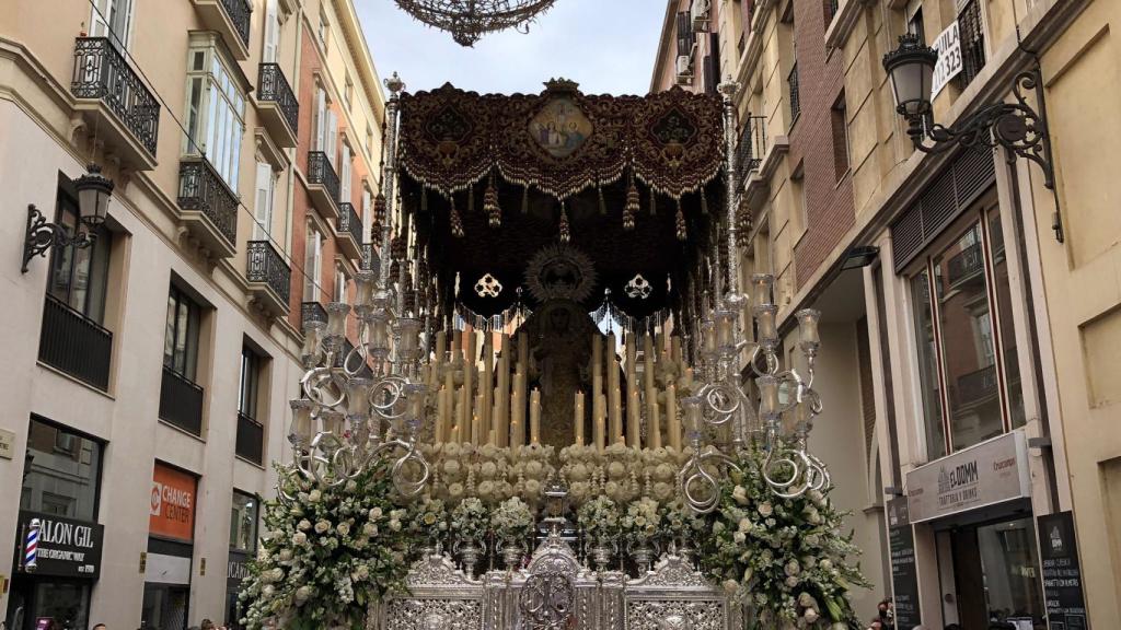 María de la O, a su paso por calle Martínez