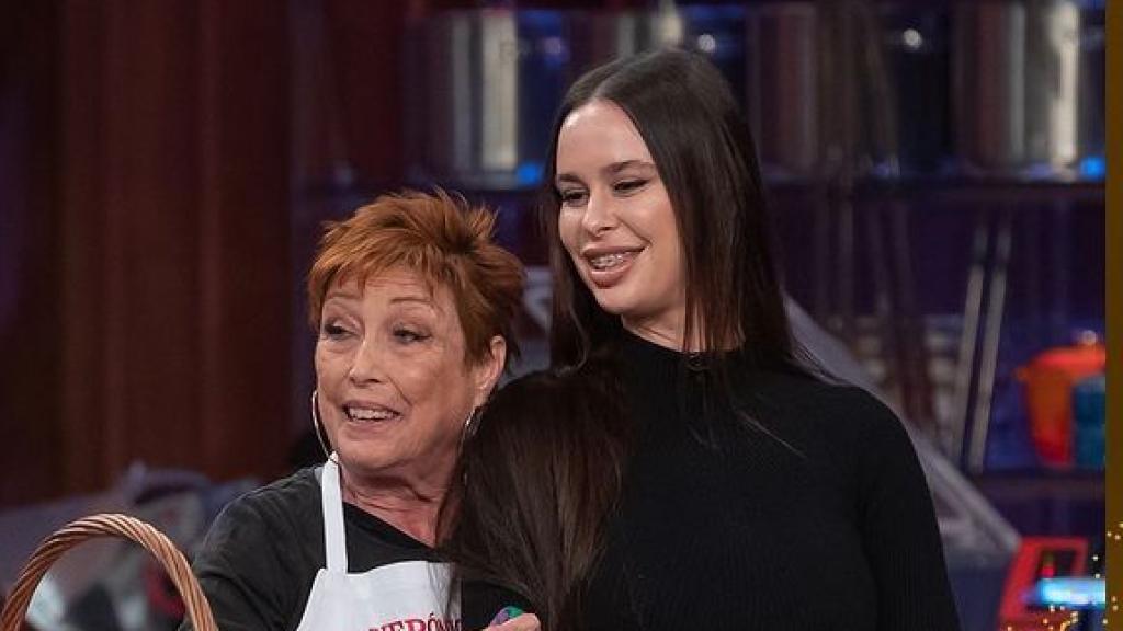 María Forqué junto a su madre en el programa 'MasterChef Celebrity'.
