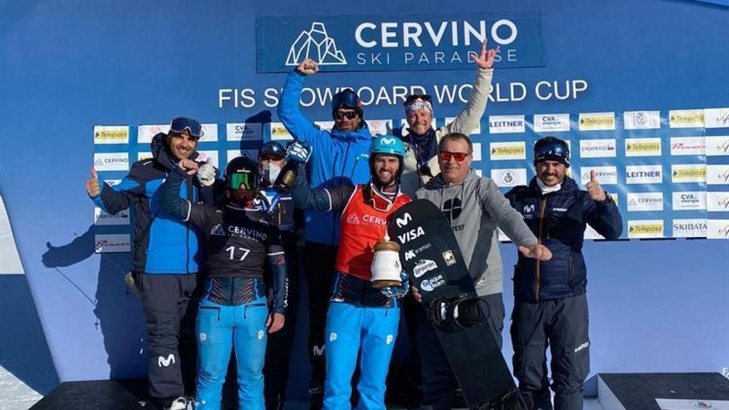 Lucas Eguibar celebra su éxito en Cervinia