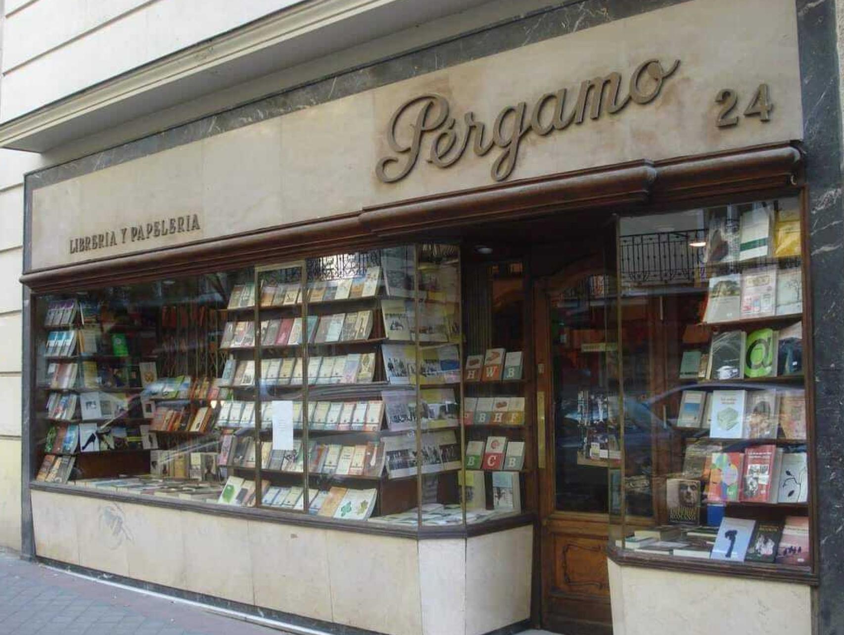 Fachada de la Librería Pérgamo.