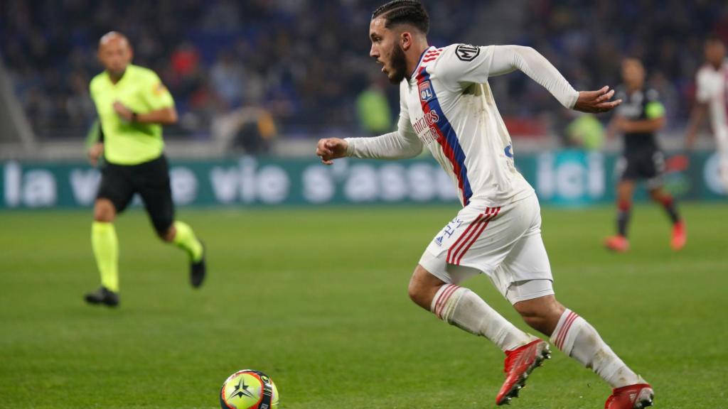 Rayan Cherki, durante un partido con el Olympique de Lyon.