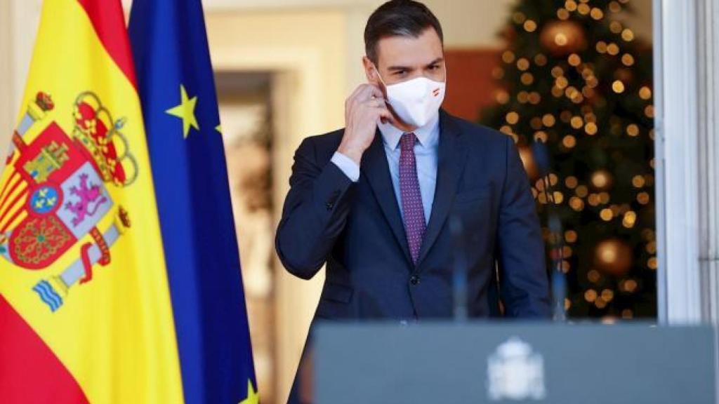 El presidente Sánchez, antes de dirigirse al atril de la Moncloa.