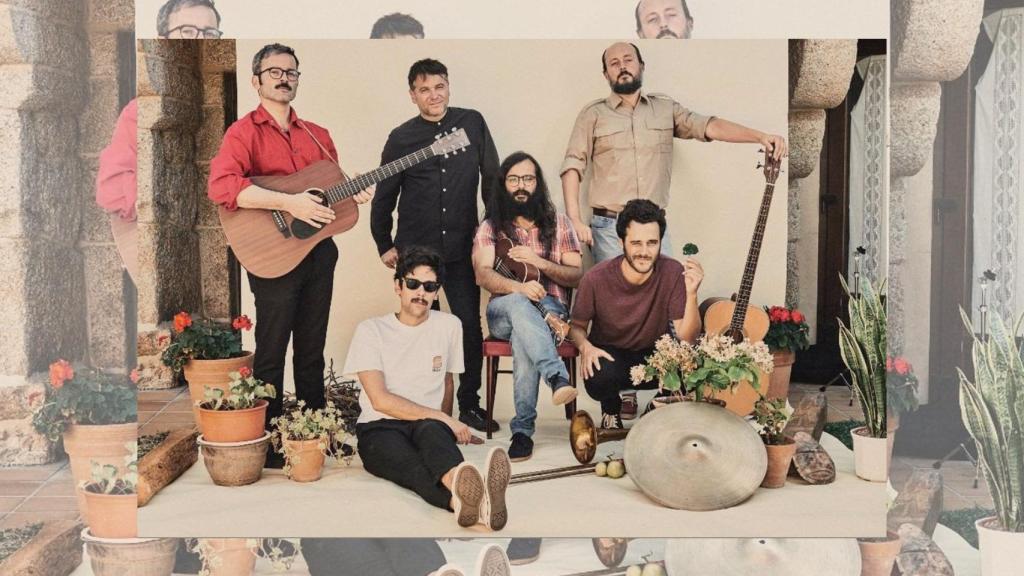 La banda Os Amigos dos Músicos con Jaime Mateo (de pie, primero por la izquierda).