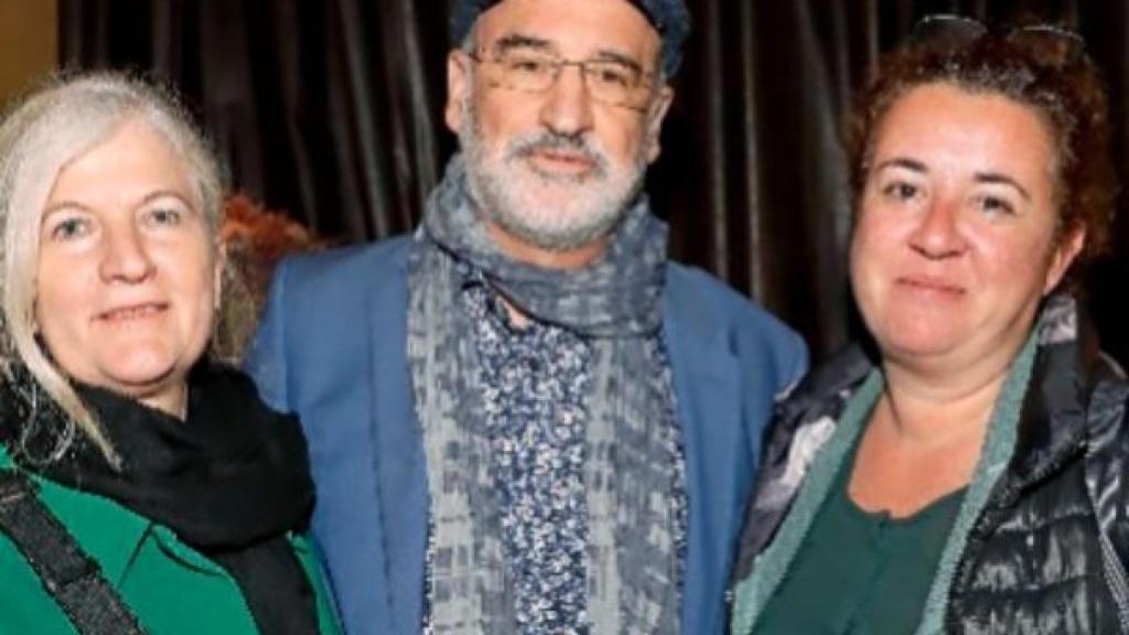 Gabriele Pape, Fernando Aramburu y Natalia Gil en una fiesta de El Mundo de Catalunya en 2019.