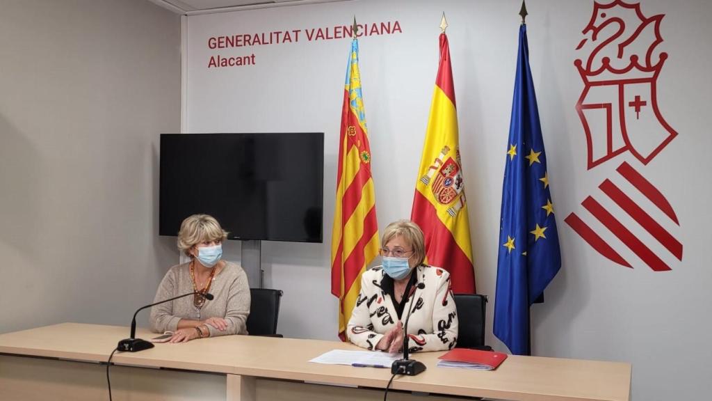 La consellera de Sanidad, Ana Barceló, junto a la delegada del Consell en Alicante, Antonia Moreno.