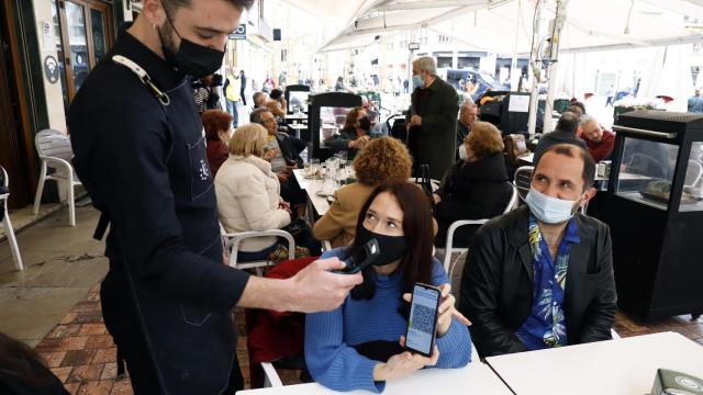 Trabajador de la hostelería. Imagen de archivo