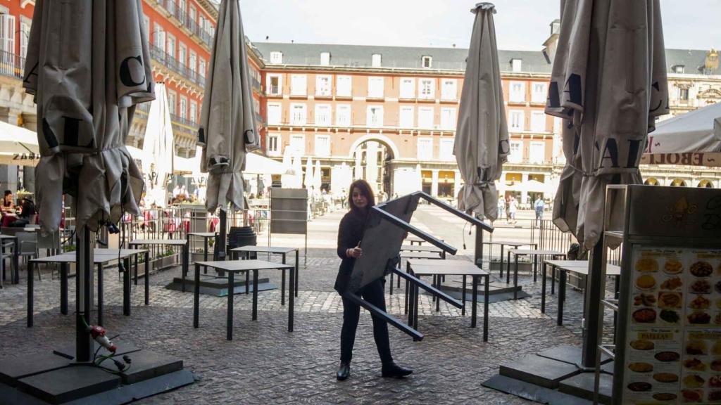 Hostelera en la Plaza Mayor de Madrid.
