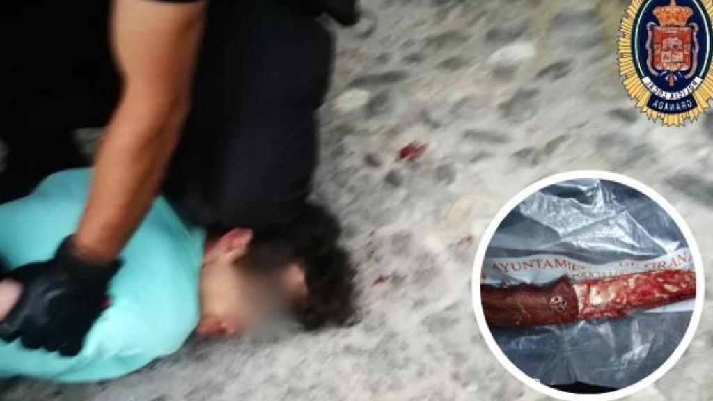 Antonio, en el suelo tras ser reducido por la Policía.