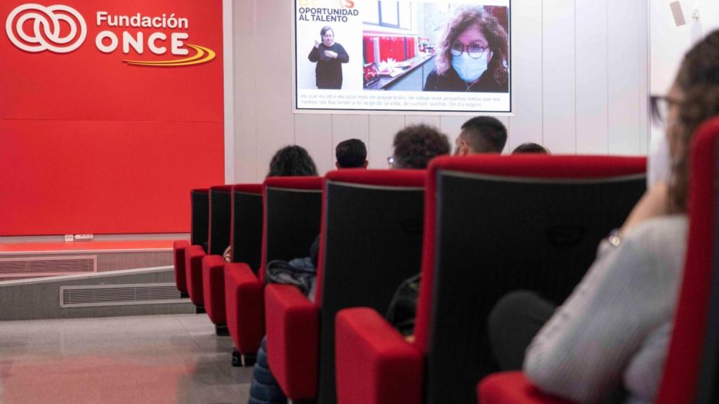 Acto de entrega de las becas.