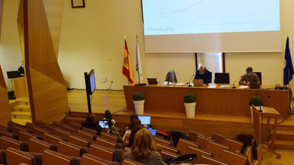 Sesión del consejo de gobierno de la UVigo.