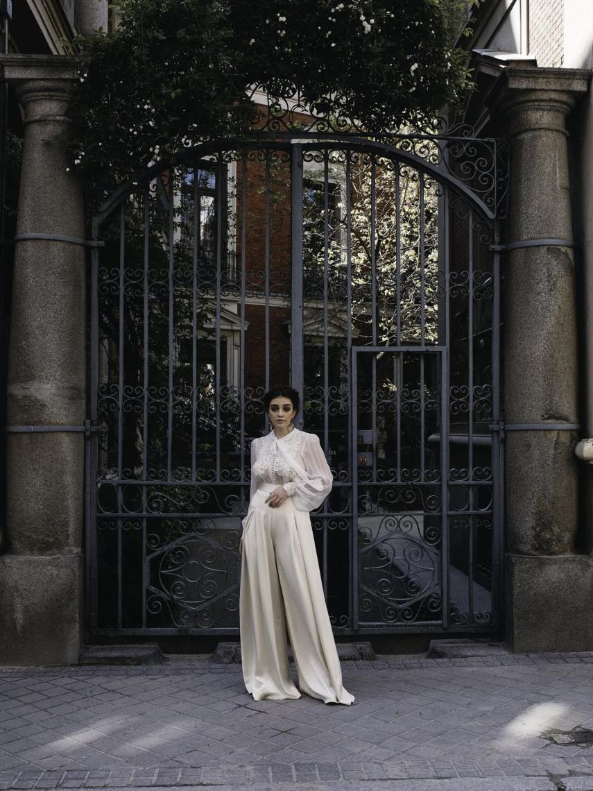 Otra opción muy moda son los trajes en vez de los vestidos.