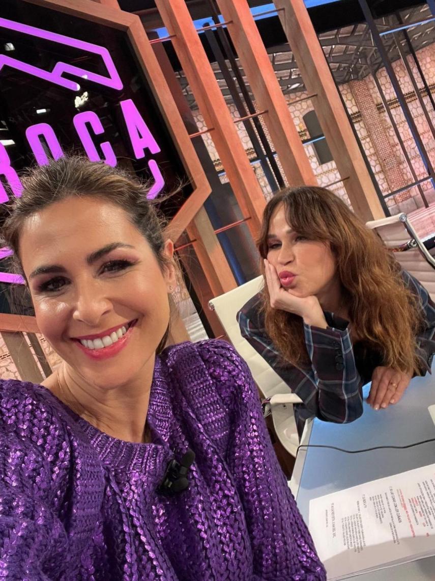 El jersey de Nuria Roca es de Gold&Silver Paris.