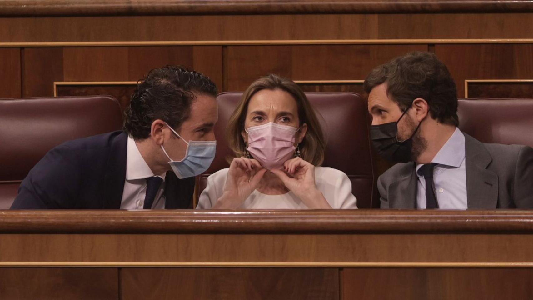 Teodoro García Egea, Cuca Gamarra y Pablo Casado, en el Congreso.