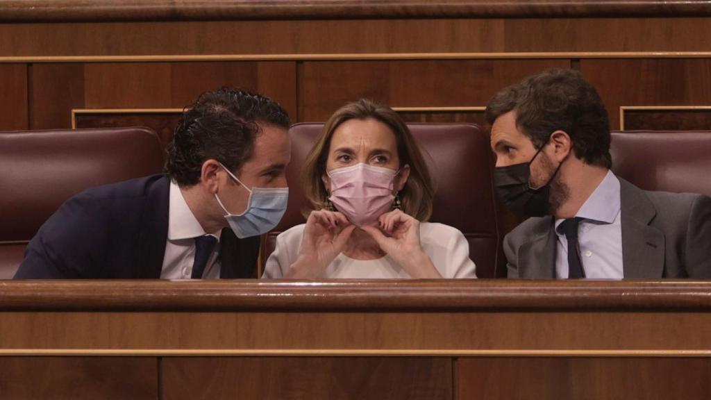 Teodoro García Egea, Cuca Gamarra y Pablo Casado, en el Congreso.