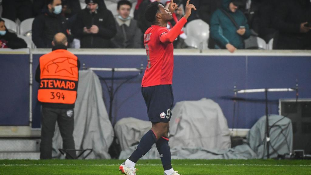 Jonathan David celebra un tanto con el LOSC Lille.