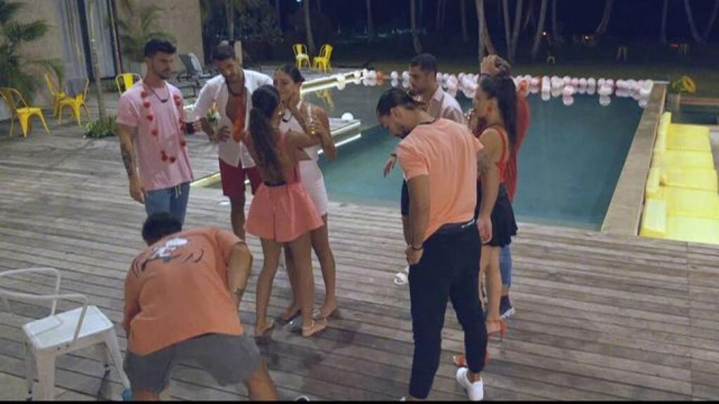 ‘La isla de las tentaciones’ sorprende con el primer beso entre dos de las chicas emparejadas