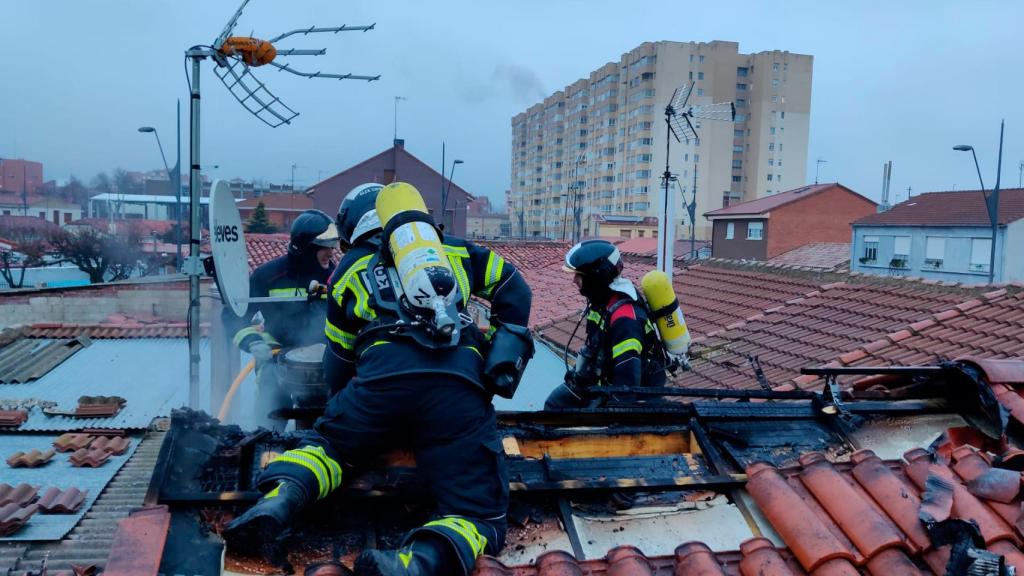 Incendio en la cubierta de la vivienda en San Andrés del Rabanedo