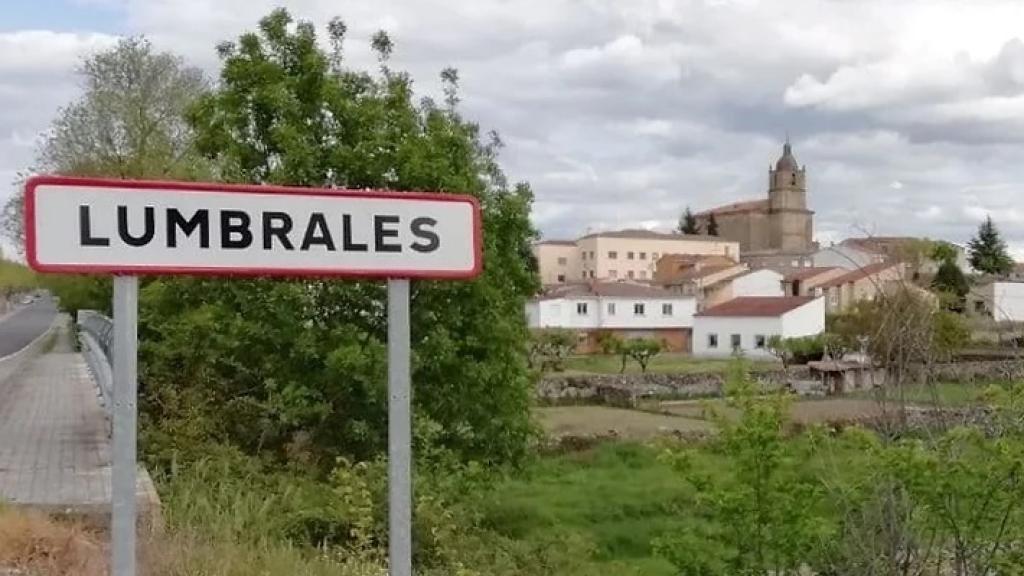 Lumbrales abre su ‘Navidad Cultural’ con la llegada de Papá Noel a la Plaza