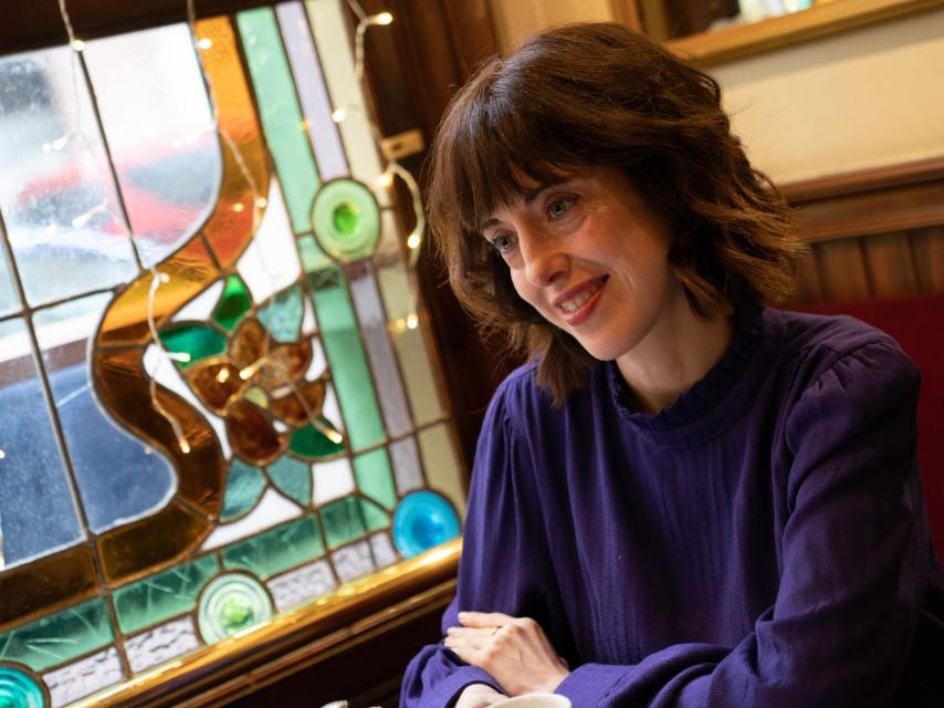 Irene Vallejo en el Café Levante.