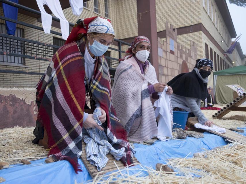 JESÚS FORMIGO / ICAL . Belén viviente en la urbanización de El Encinar