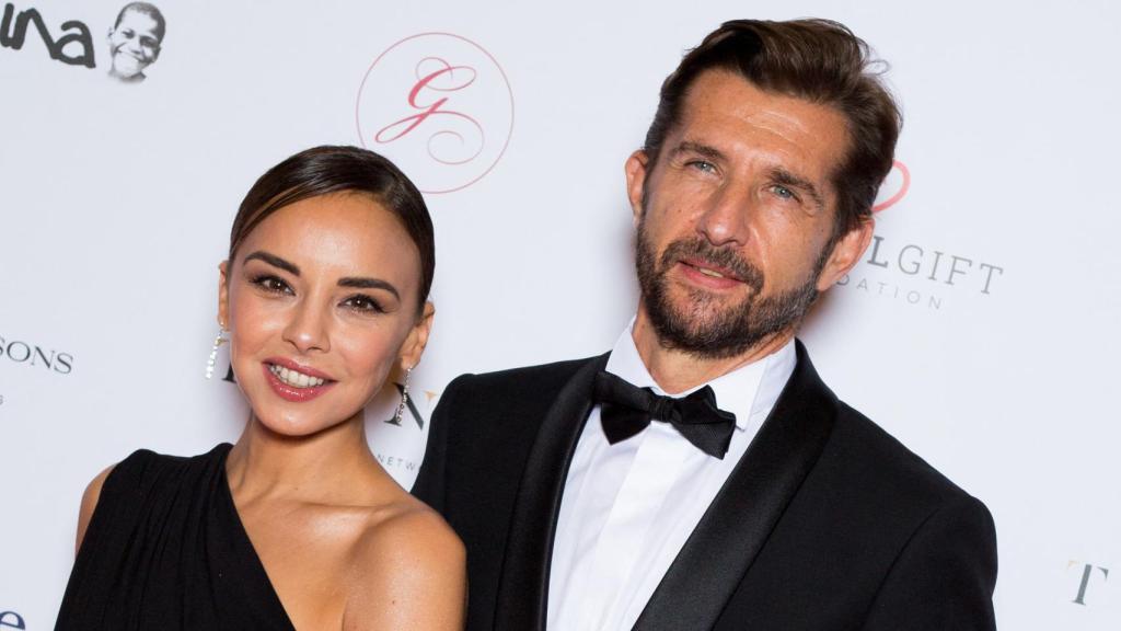 Chenoa y Miguel Sánchez Encinas en un evento de Francia.