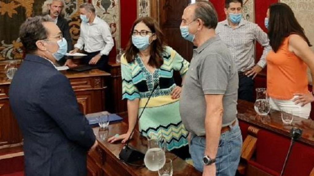 Los dirigentes del socialismo alicantino, Francisco Sanguino (portavoz), Trini Amorós (portavoz adjunta) y Miguel Millana (secretario general).