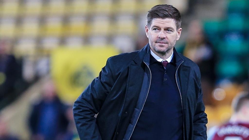 Steven Gerrard, en un partido del Aston Villa de la temporada 2021/2022