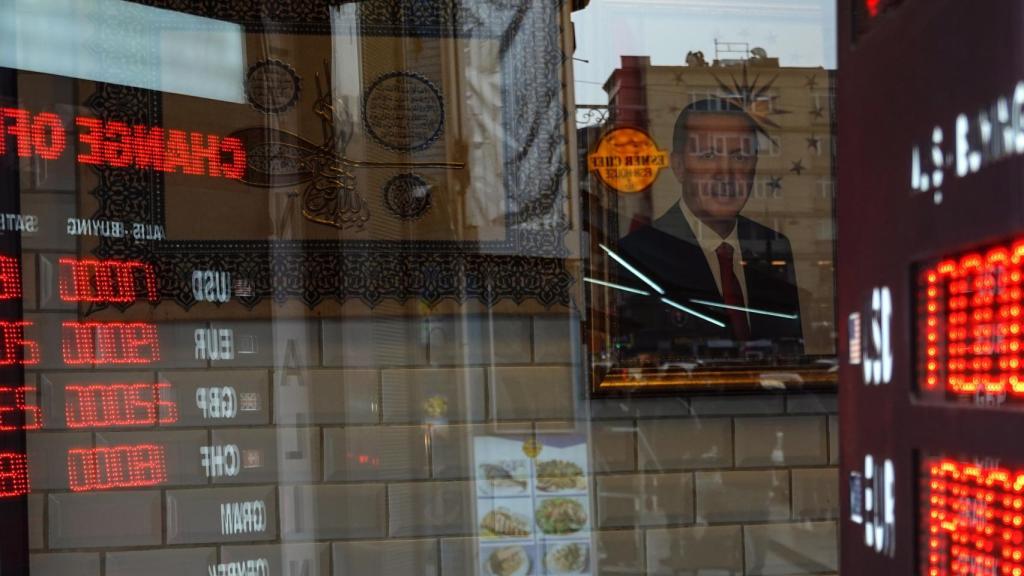 La lira, moneda oficial de Turquía, sigue tocando fondo.