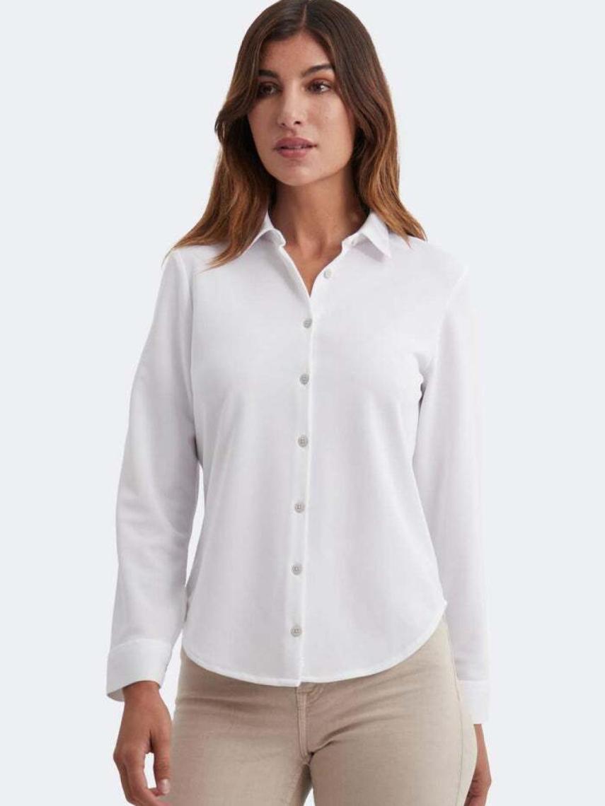 Camisa 'slim' para mujer.