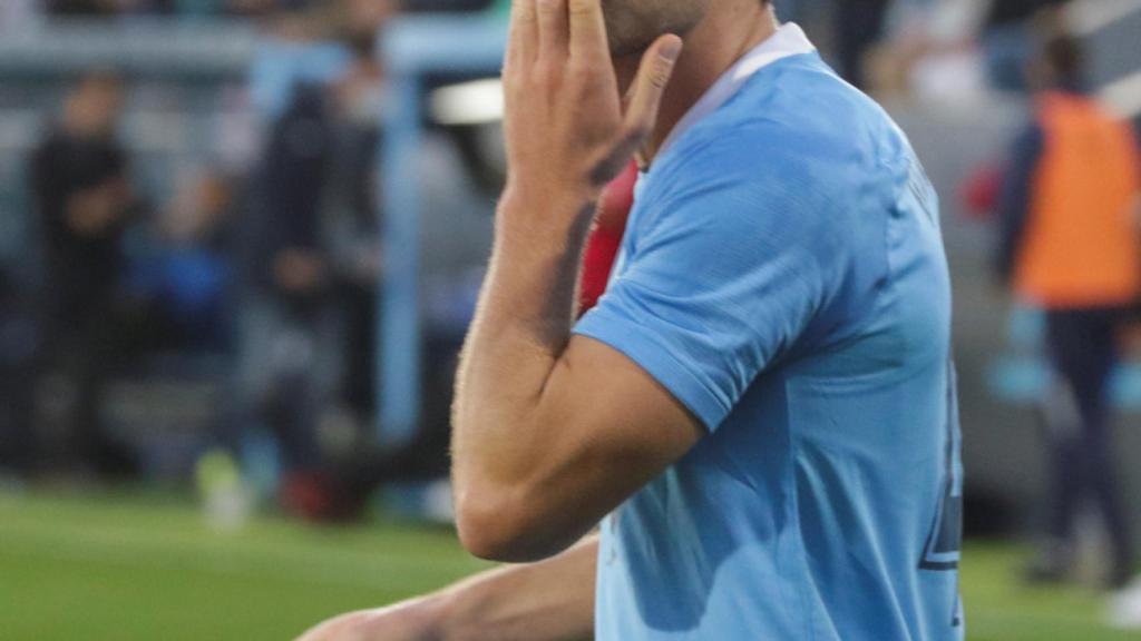 Futbolista de la UD Ibiza celebra un gol