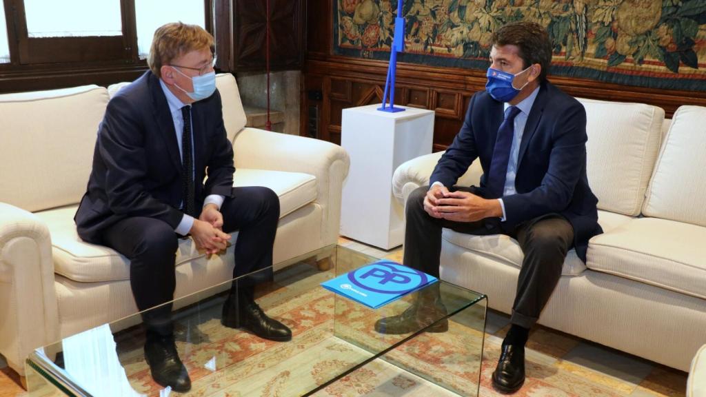 Ximo Puig, durante la visita de Carlos Mazón al Palau de la Generalitat Valenciana. EE
