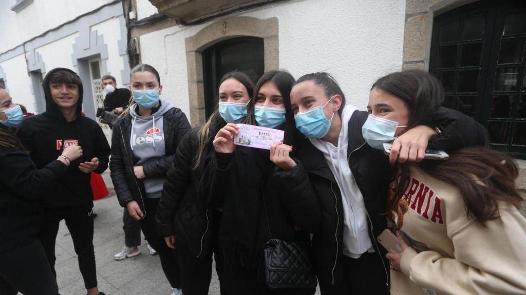 Alumnos que vendieron participaciones del Sorteo de Navidad.